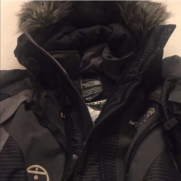 North face - Picture 2 of 7